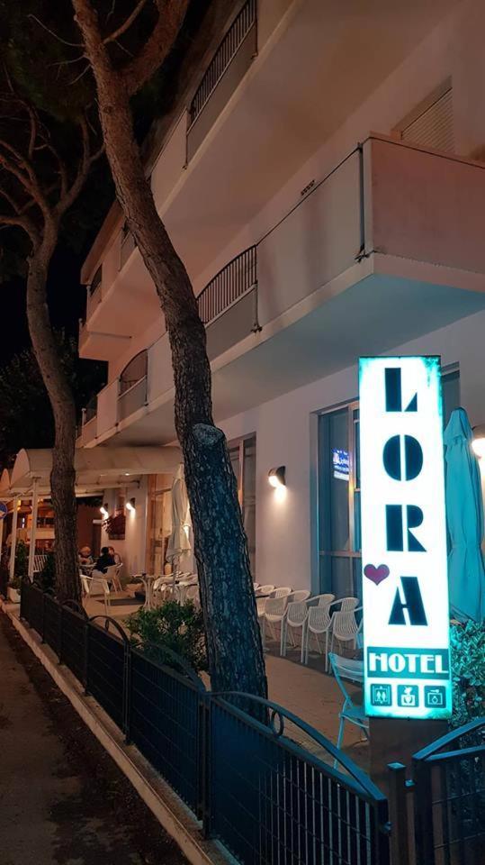 Hotel Lora Rimini Exteriör bild